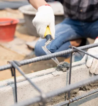 construcción con acero y otros materiales